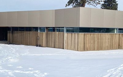 Modern Wood Garage Doors Stand Out in the Central Oregon Scenery